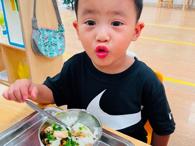 北小四班——我会自己吃饭