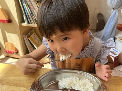 北小七班：幼儿园第一餐