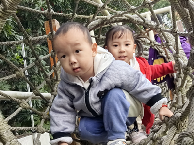 小二班：钻笼
